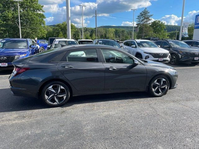 Used 2023 Hyundai Elantra Limited FWD image 3