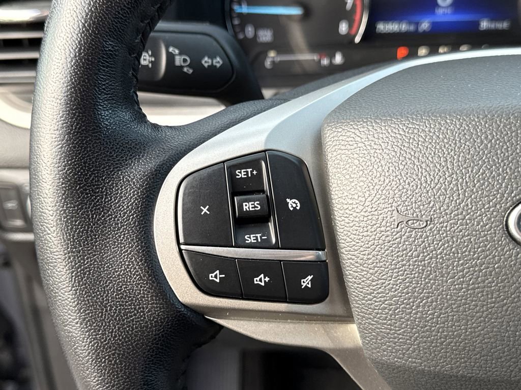 Used 2022 Ford Explorer XLT image 29