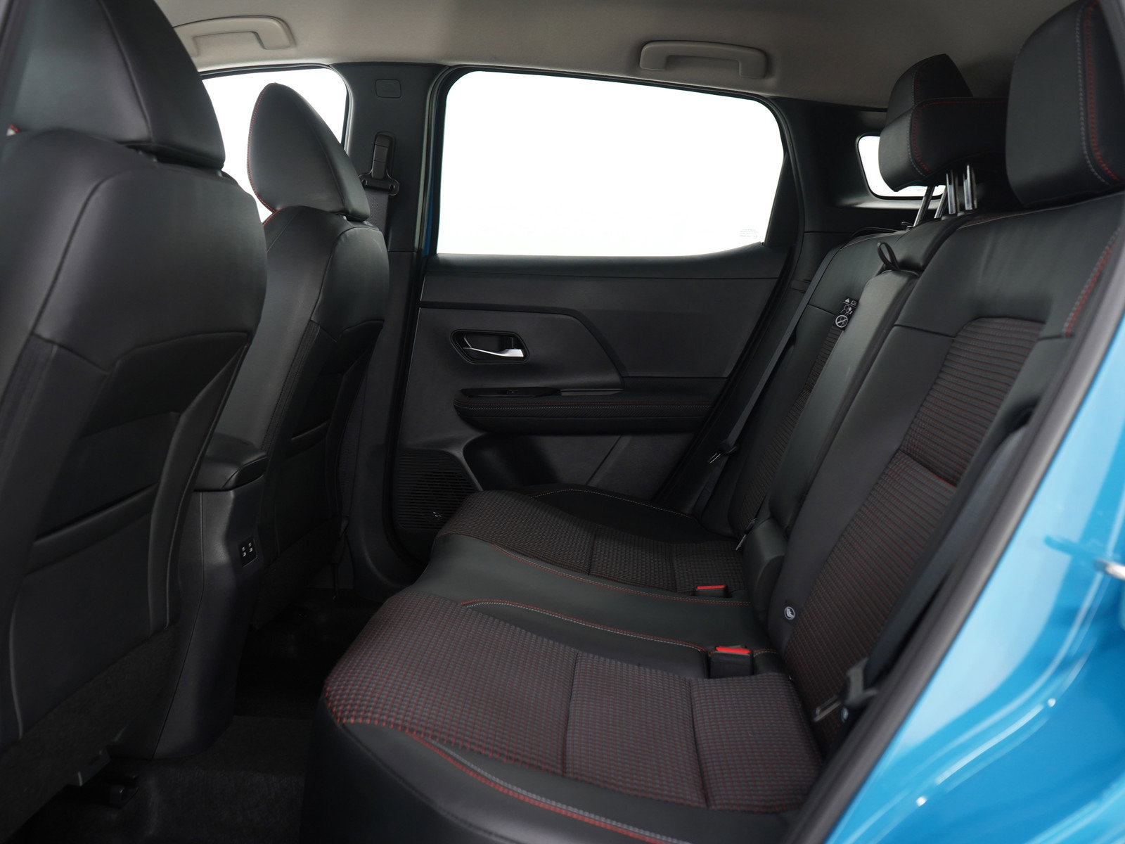 Used 2025 Nissan Kicks SR image 17