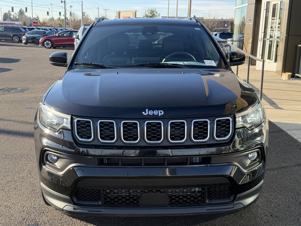 Used 2024 Jeep Compass Latitude image 3