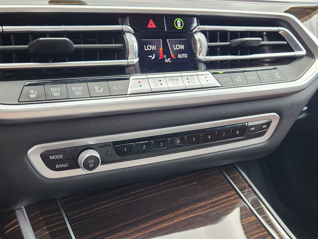 Used 2021 BMW X7 M50i w/ Dynamic Handling Package AWD/4WD image 10