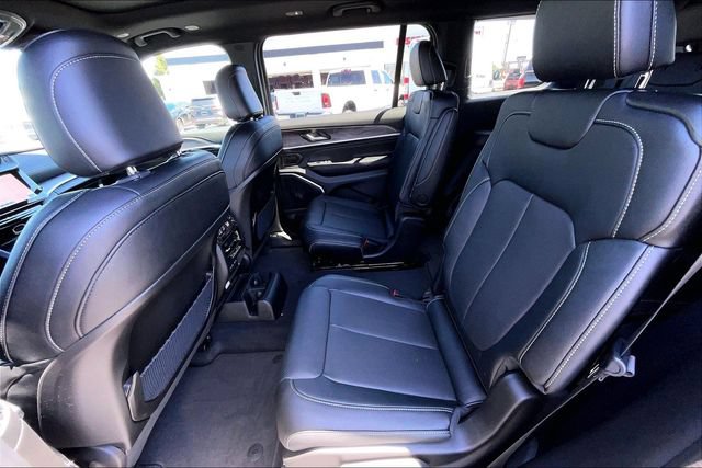 New 2026 Jeep Grand Cherokee L Limited AWD/4WD image 10