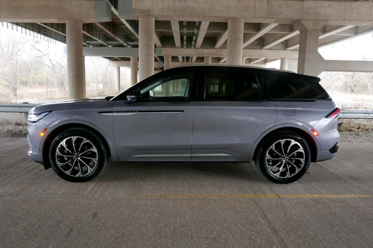 Used 2024 Lincoln Nautilus Reserve image 37