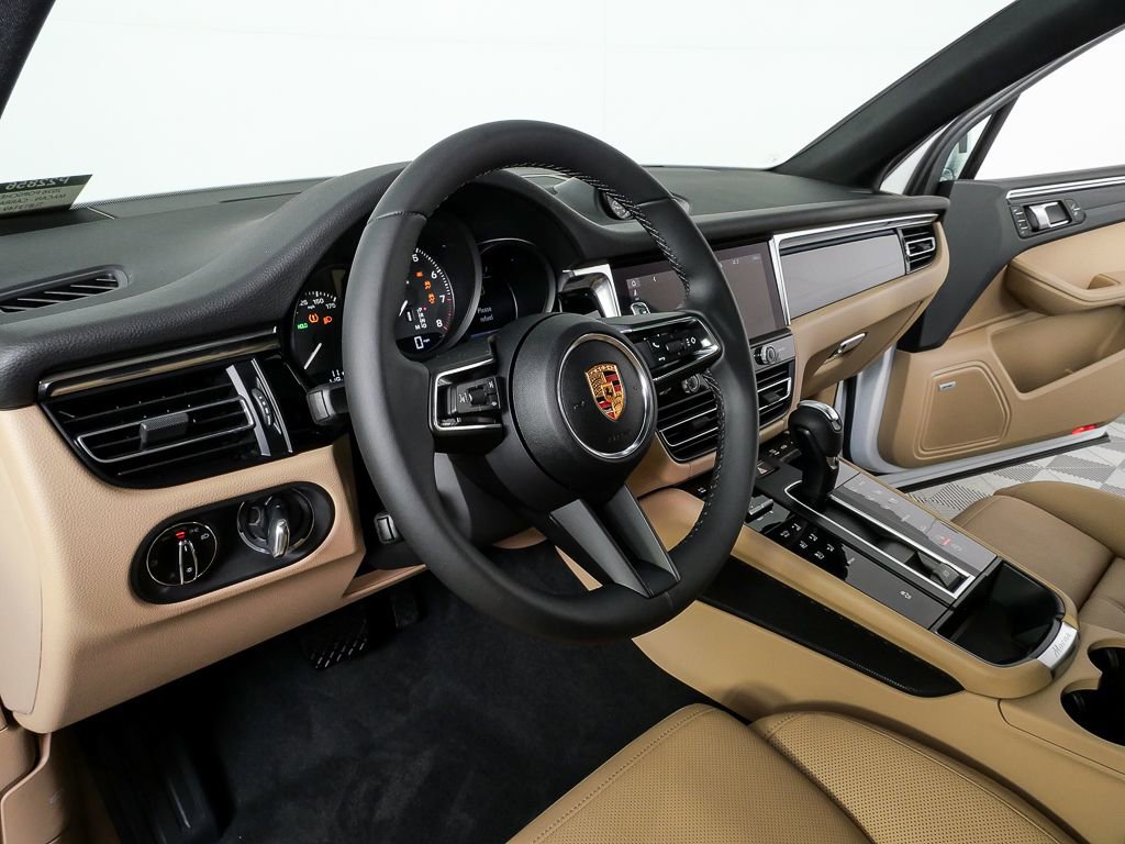 New 2026 Porsche Macan AWD/4WD image 4