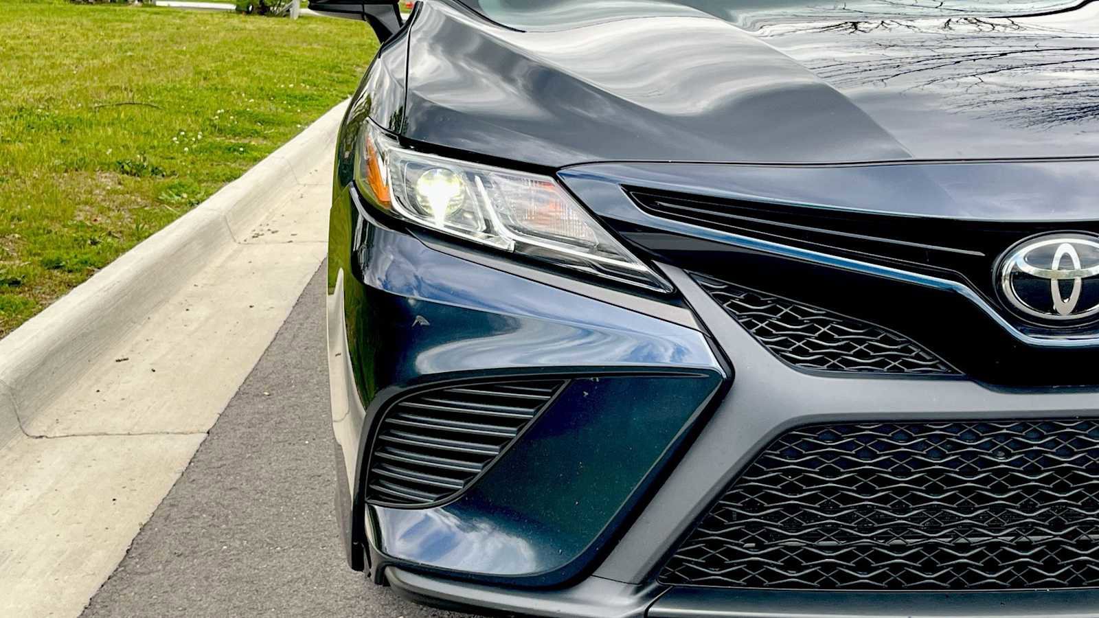 Used 2020 Toyota Camry SE FWD image 22