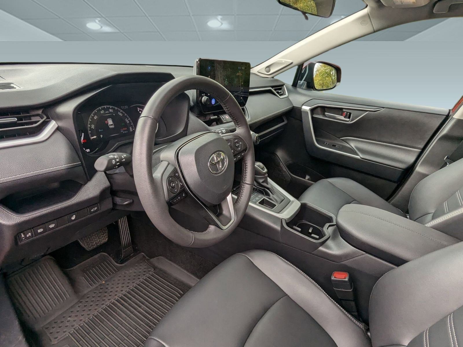 Used 2025 Toyota RAV4 XLE Premium image 4