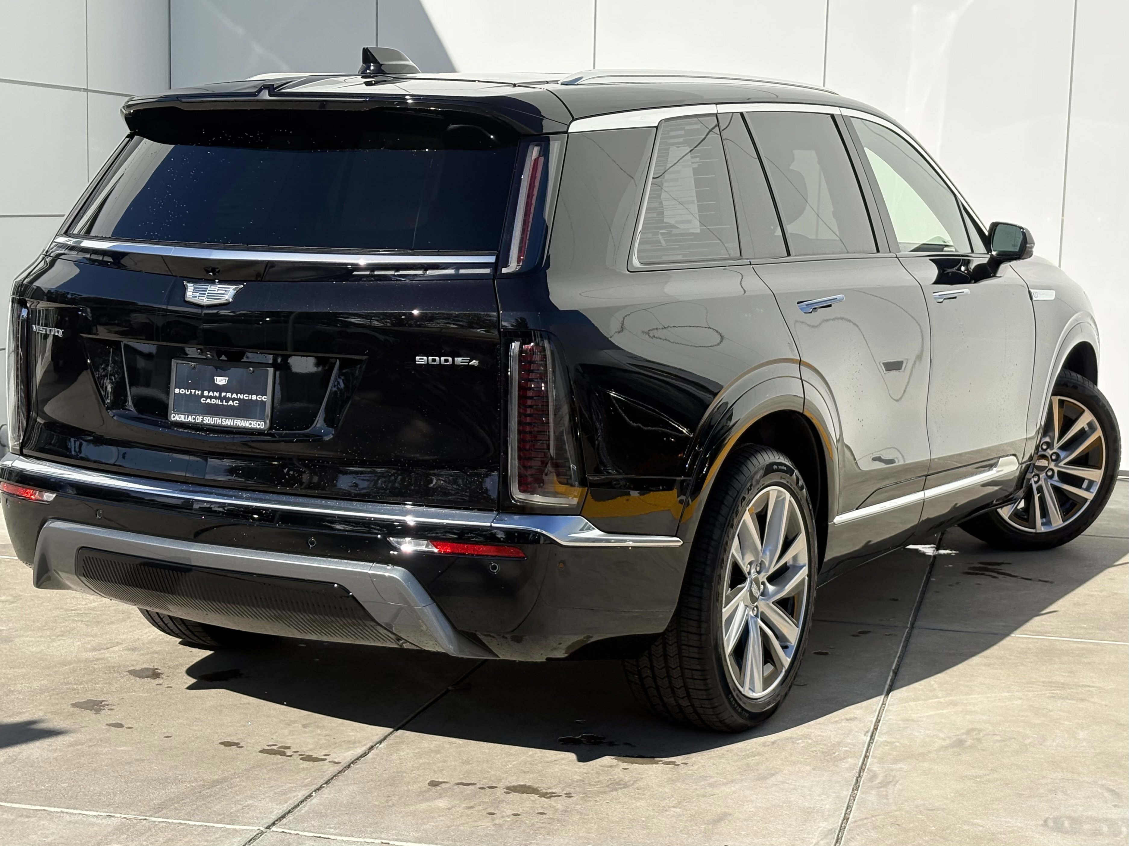 New 2026 Cadillac Vistiq Luxury w/ LPO, Floor Liner Package image 7