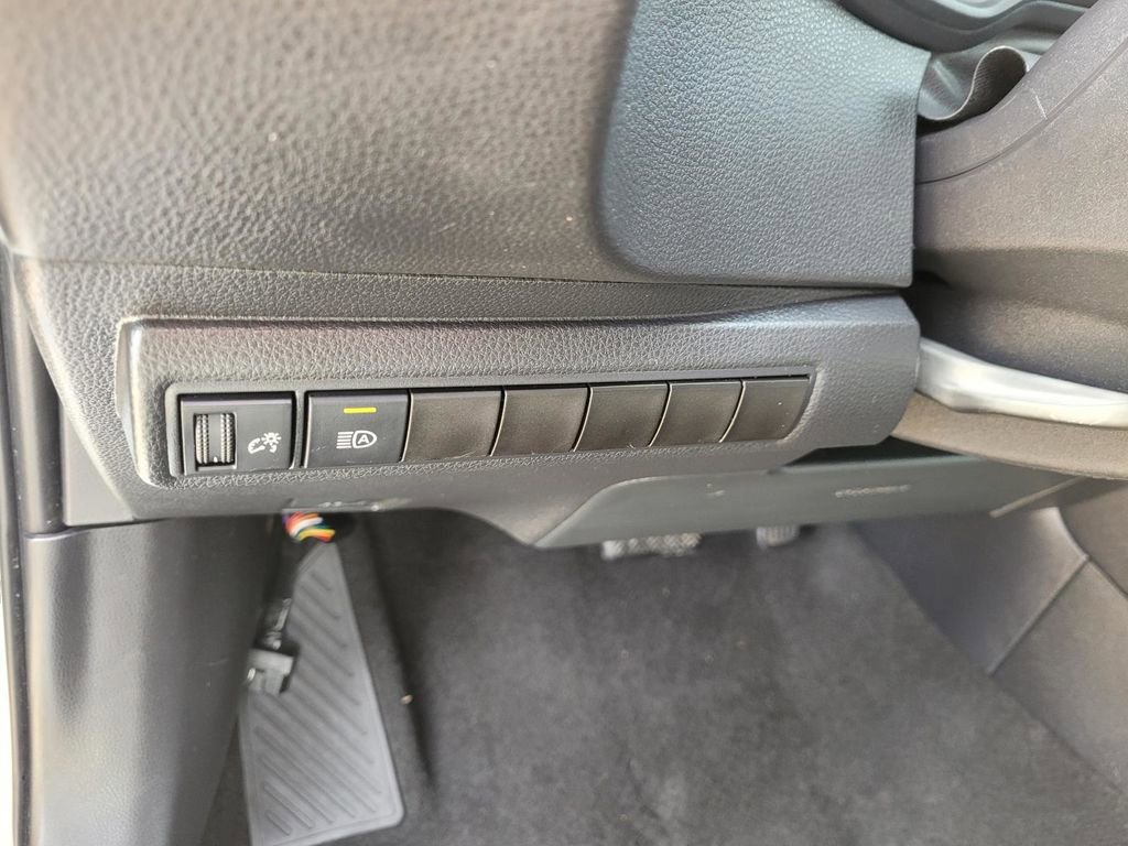 Used 2020 Toyota Corolla LE image 21