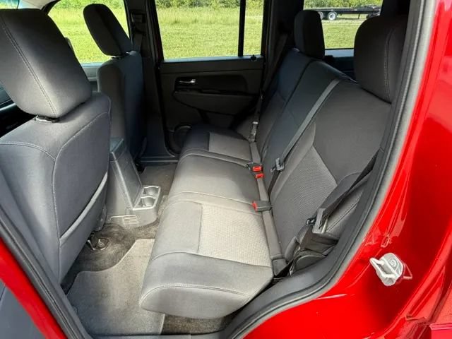 Used 2009 Jeep Liberty Sport AWD/4WD image 16