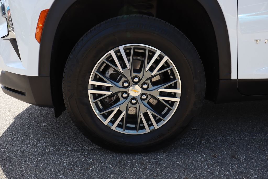Used 2024 Chevrolet Traverse LT w/ LPO, Floor Liner Package FWD image 26
