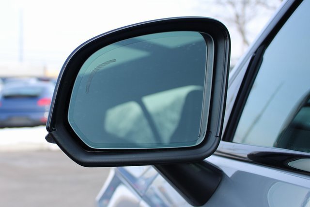 Used 2025 Volvo XC40 B5 Plus image 8