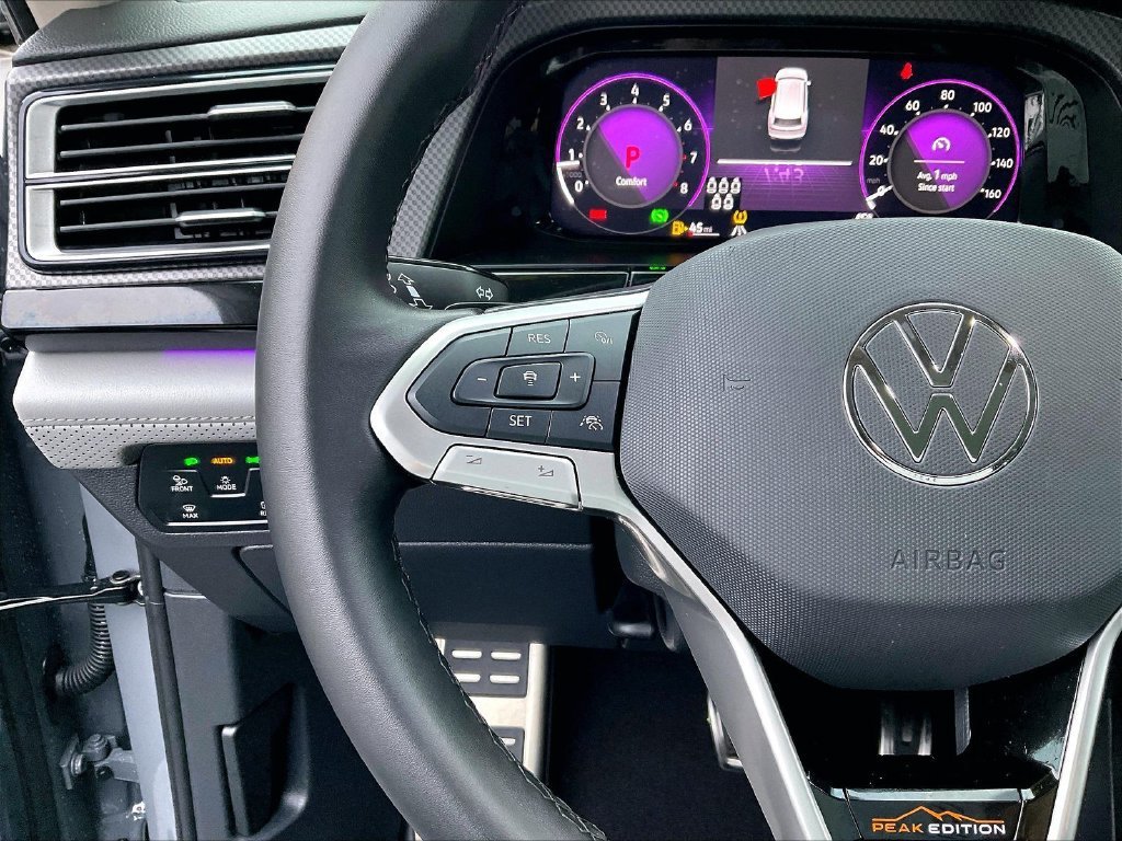 Used 2025 Volkswagen Atlas Peak Edition SE AWD/4WD image 23