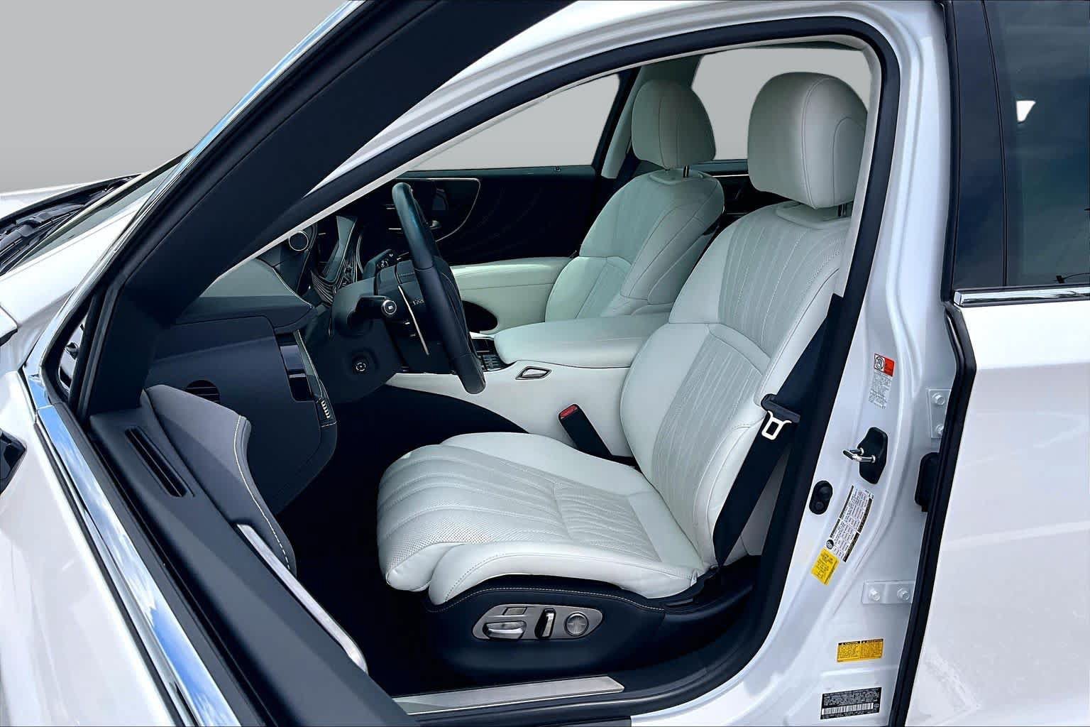 Used 2022 Lexus LS 500 w/ Interior Upgrade Package RWD image 8
