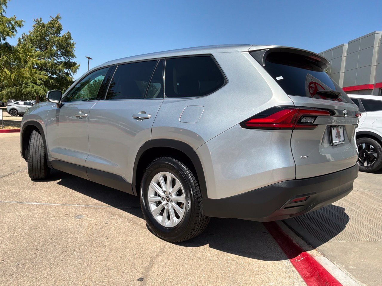 Used 2024 Toyota Grand Highlander AWD image 8