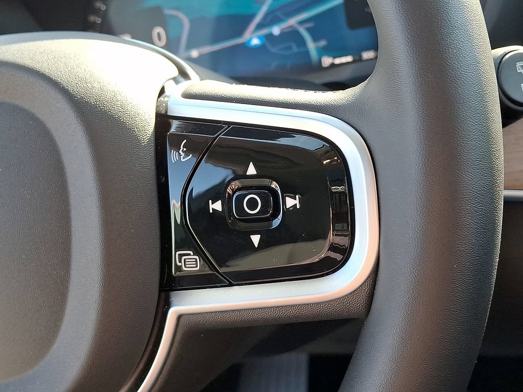 Certified 2025 Volvo XC90 B5 Core AWD/4WD image 24