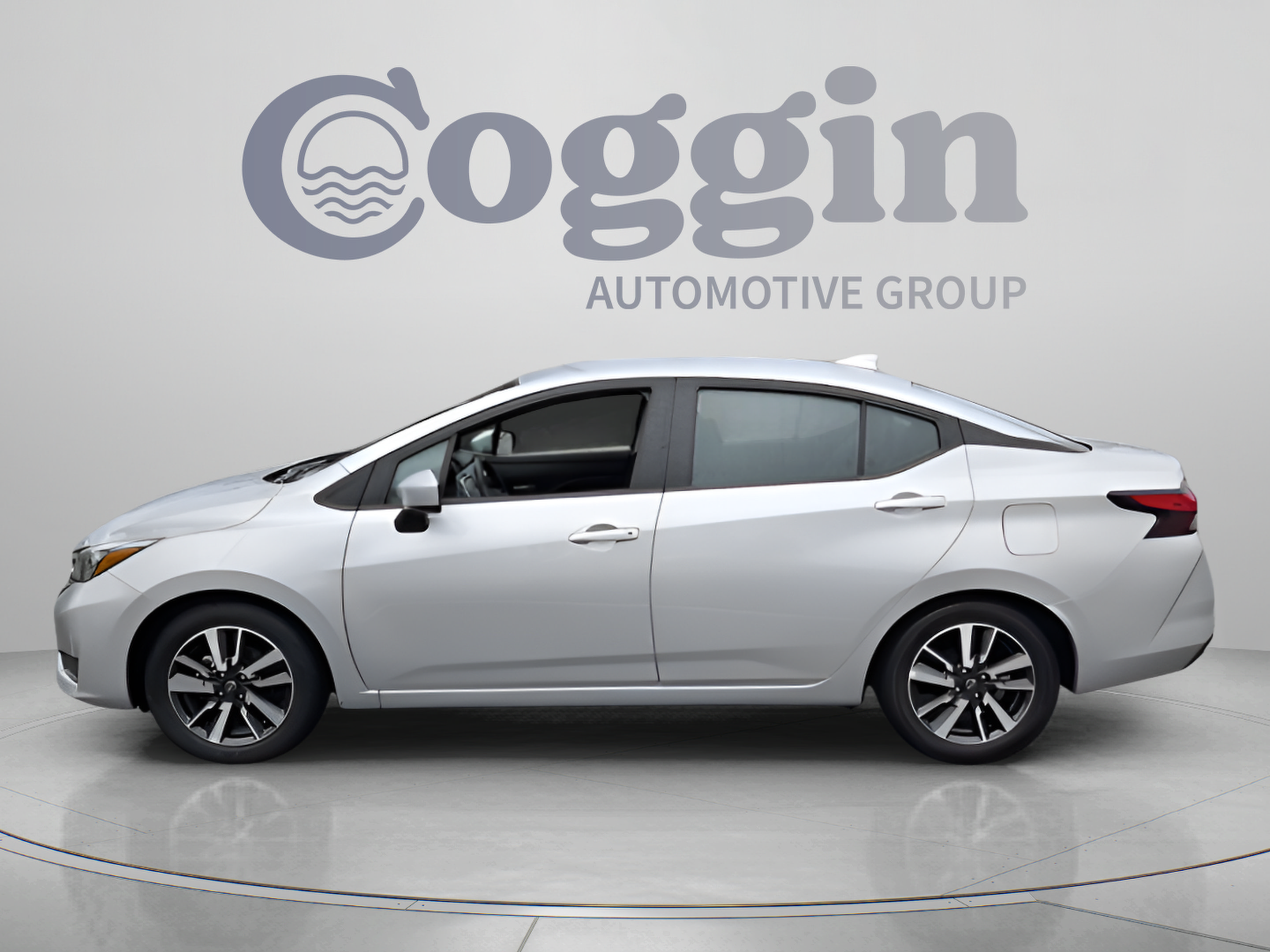 Used 2025 Nissan Versa SV FWD image 2
