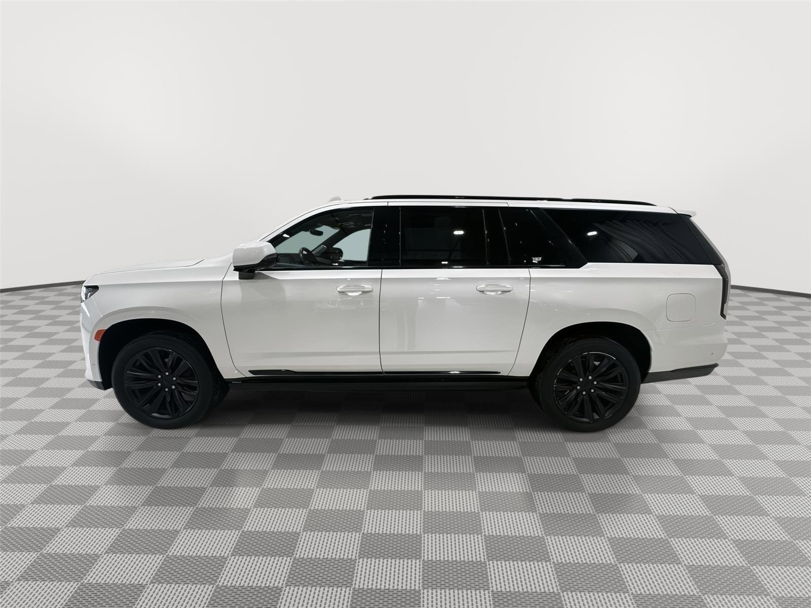 Used 2023 Cadillac Escalade ESV Sport Platinum AWD/4WD image 2