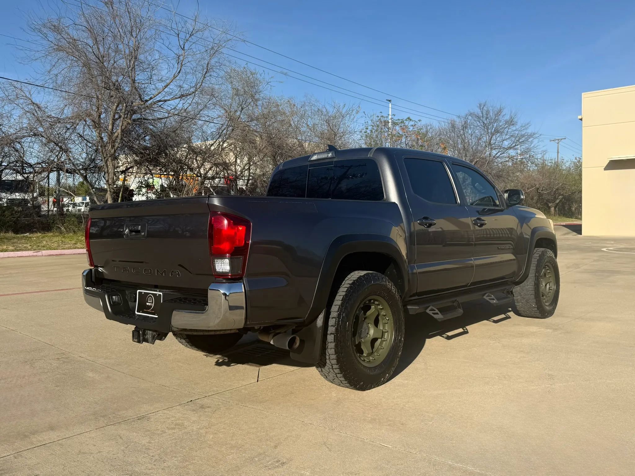 Used 2018 Toyota Tacoma TRD Off-Road AWD/4WD image 5