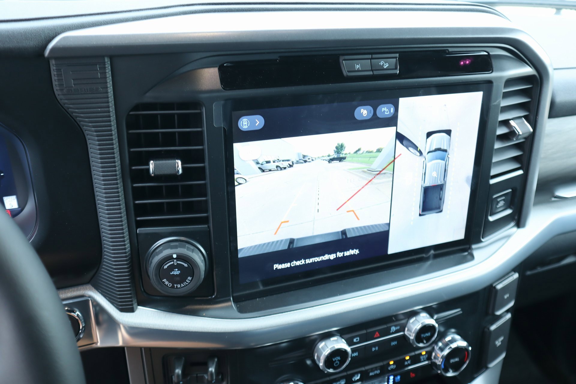 New 2025 Ford F150 Lariat w/ Equipment Group 502A High image 8