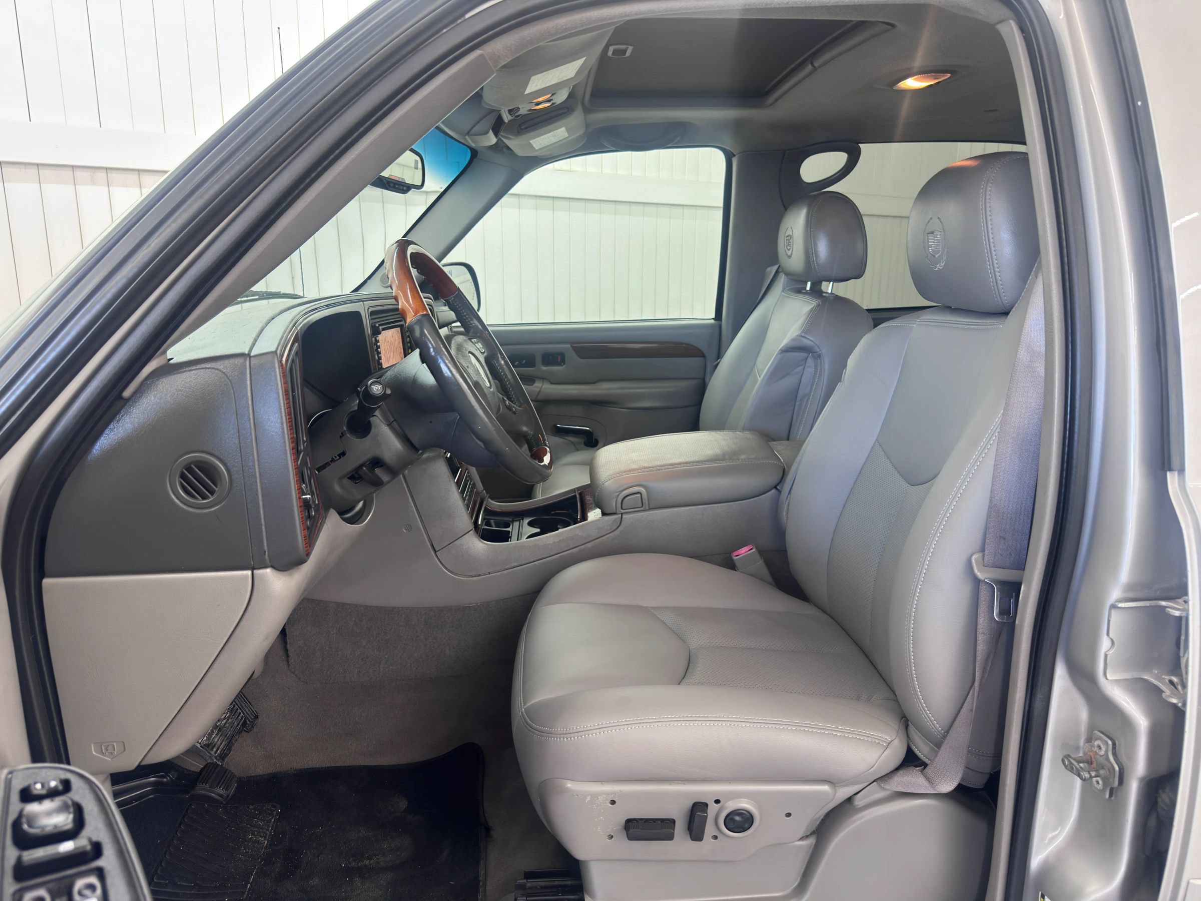 Used 2004 Cadillac Escalade EXT AWD/4WD image 9