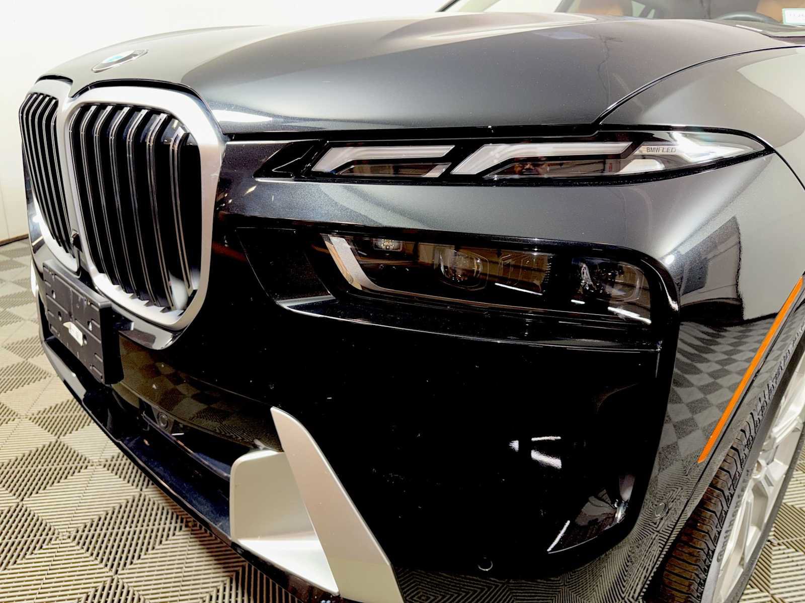 Used 2025 BMW X7 xDrive40i w/ Premium Package AWD/4WD image 27