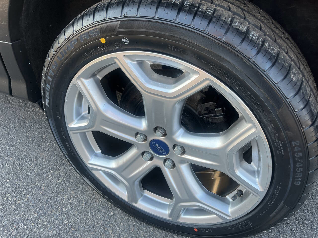 Used 2017 Ford Escape Titanium w/ Equipment Group 301A AWD/4WD image 9