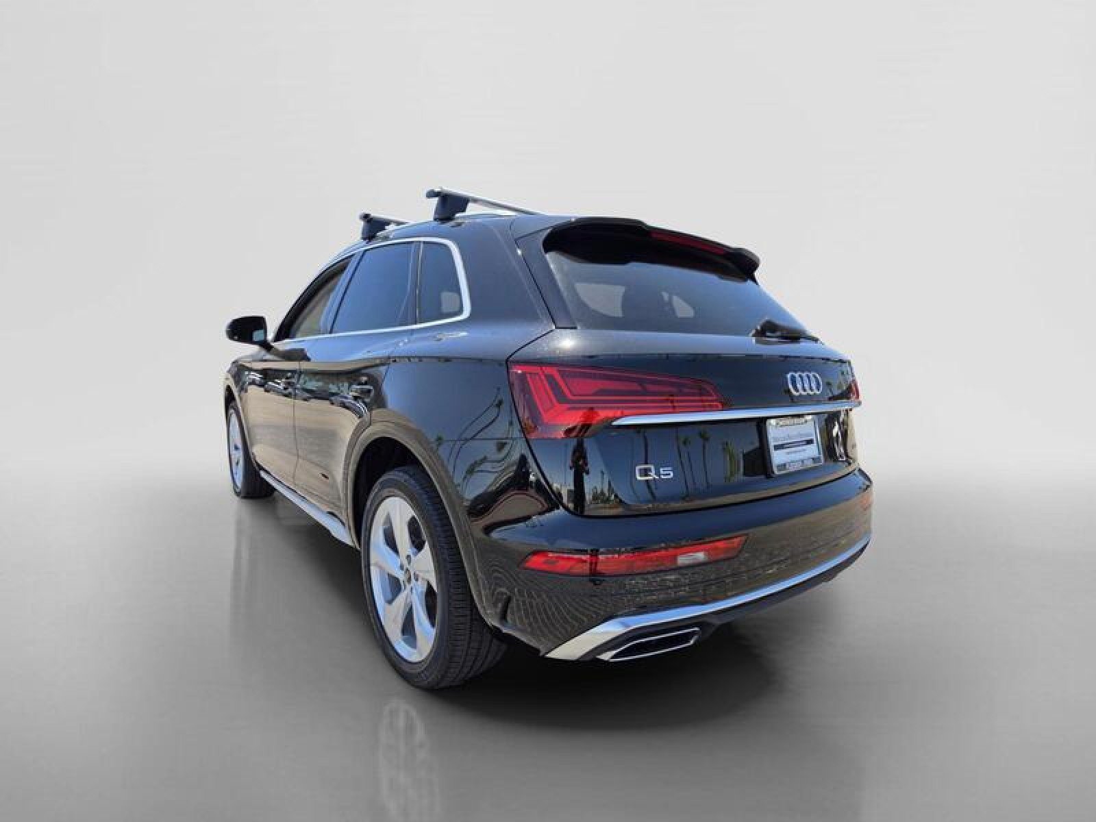 Used 2025 Audi Q5 2.0T Premium Plus w/ Premium Plus Package AWD/4WD image 3