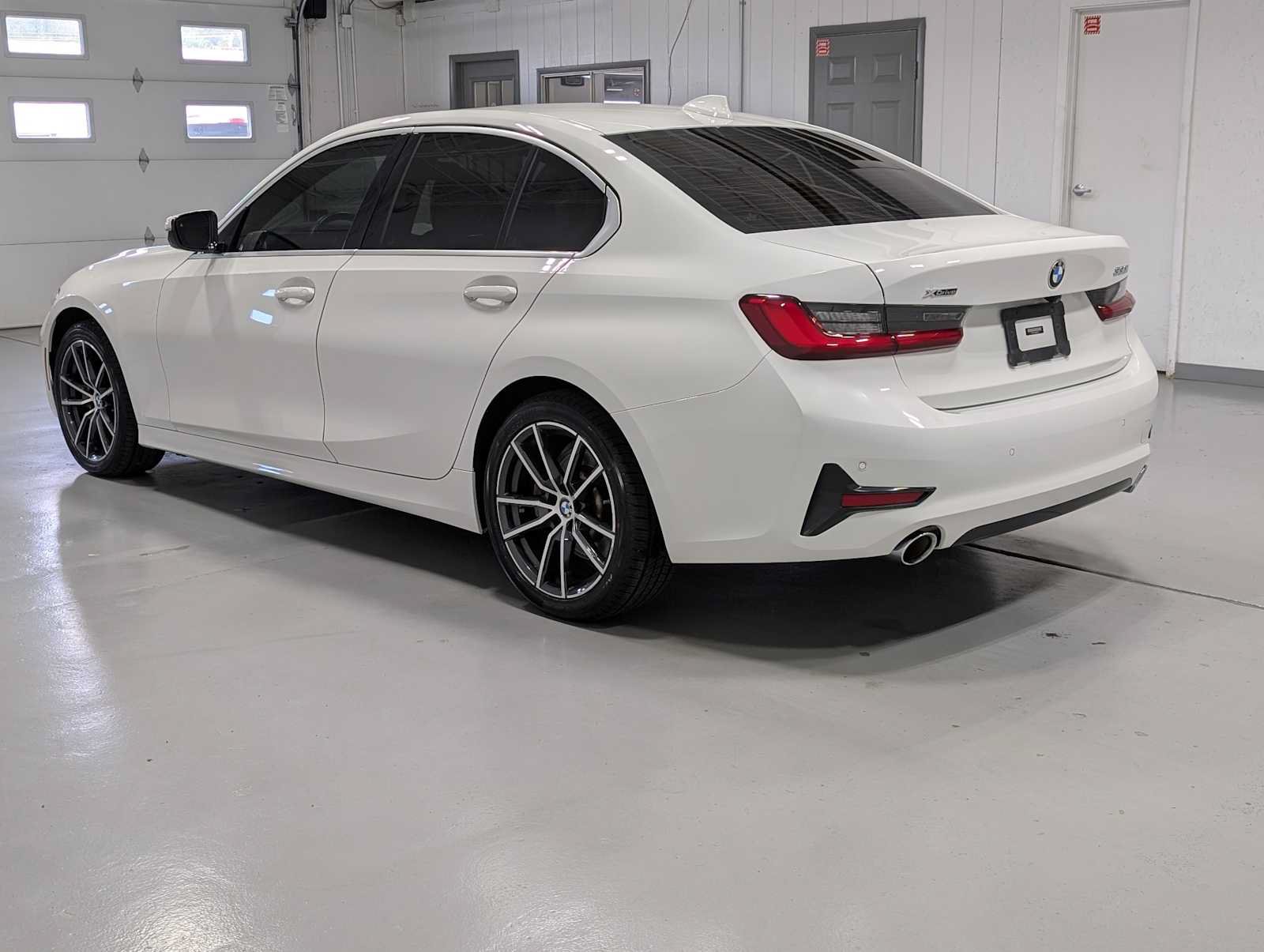 Used 2021 BMW 330i xDrive Sedan w/ Convenience Package AWD/4WD image 10