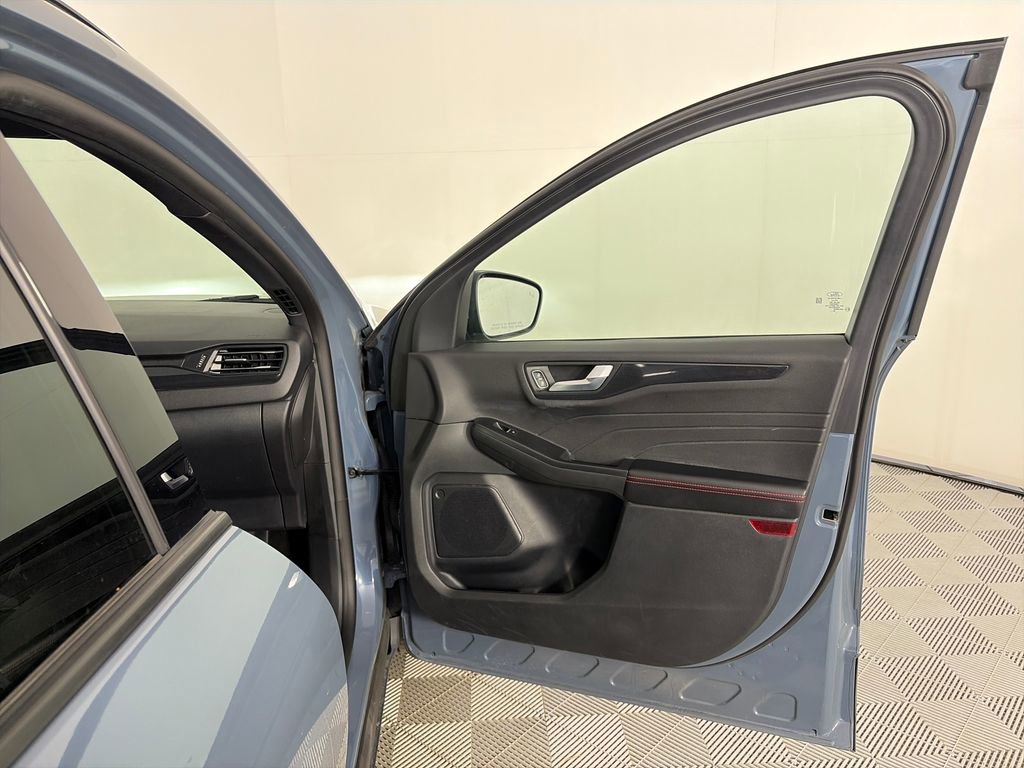 Used 2025 Ford Escape ST-Line Select AWD/4WD image 30