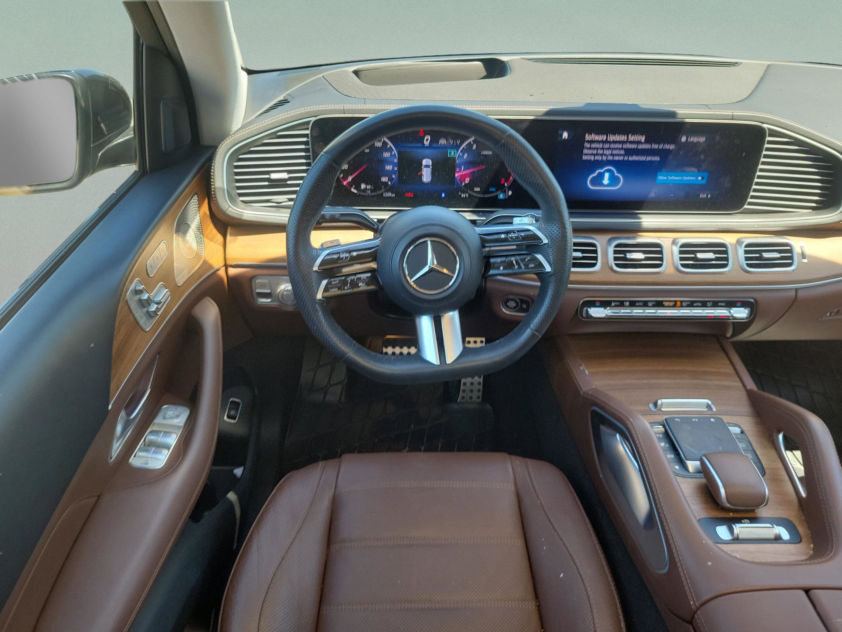 Used 2024 Mercedes-Benz GLS 450 4MATIC image 9