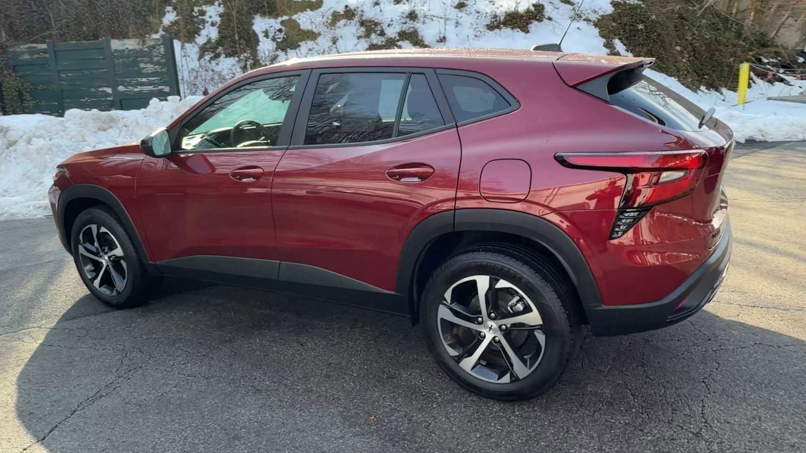 Used 2024 Chevrolet Trax RS w/ Driver Confidence Package image 6