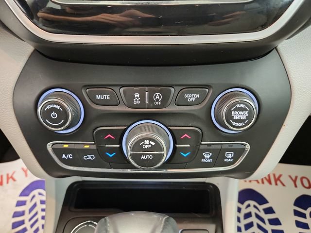 Used 2019 Jeep Cherokee Limited AWD/4WD image 19