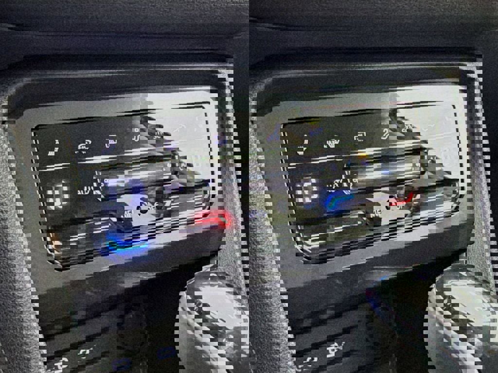 Used 2023 Volkswagen Tiguan SE FWD image 15