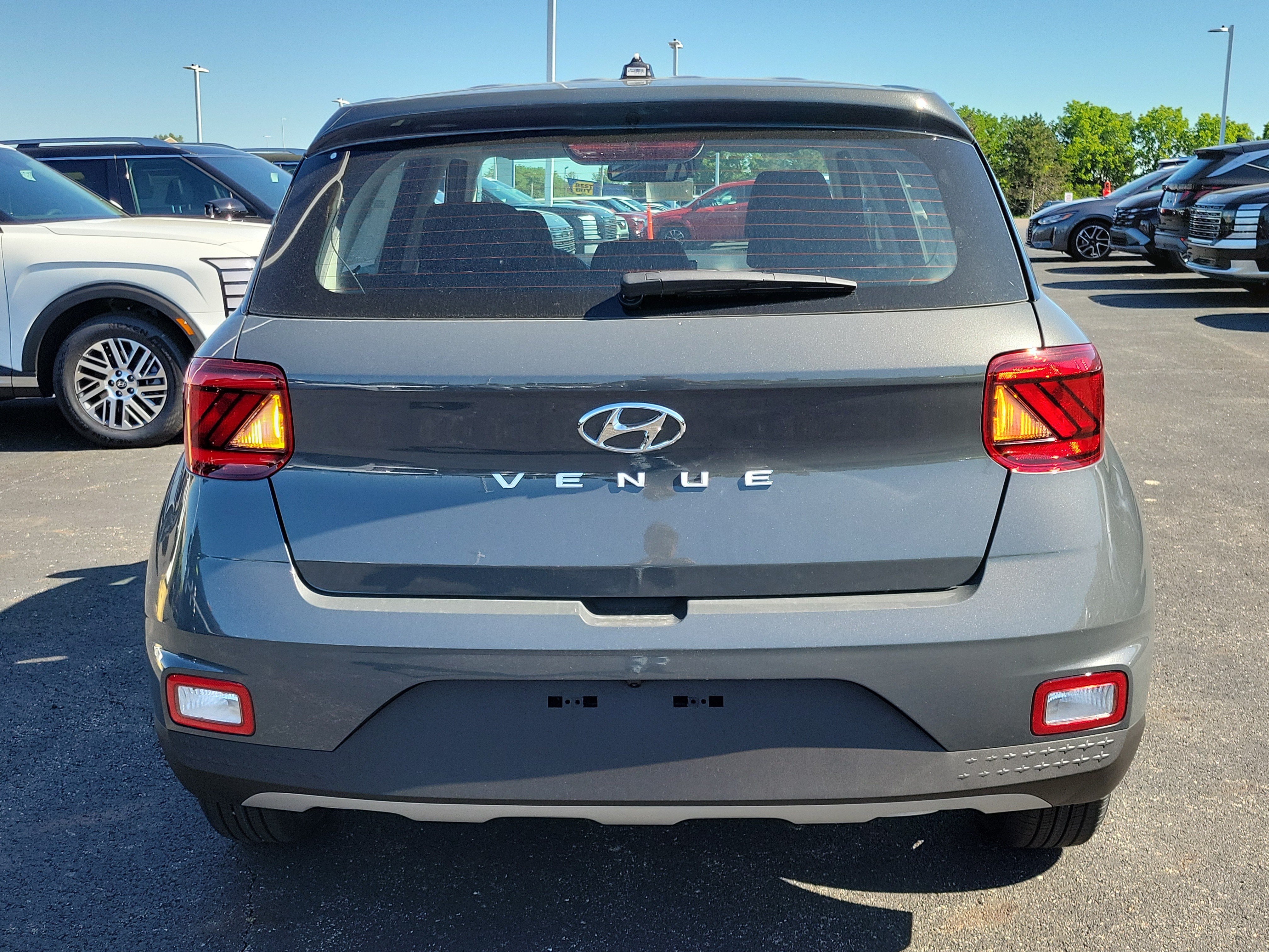 New 2026 Hyundai Venue SE FWD image 4