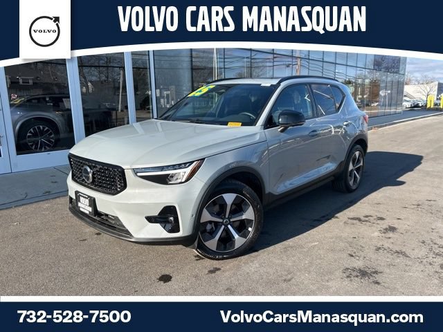 Certified 2025 Volvo XC40 B5 Plus AWD/4WD image 1
