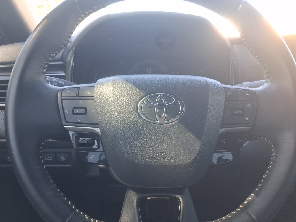 Used 2025 Toyota Camry SE w/ Convenience Package FWD image 32