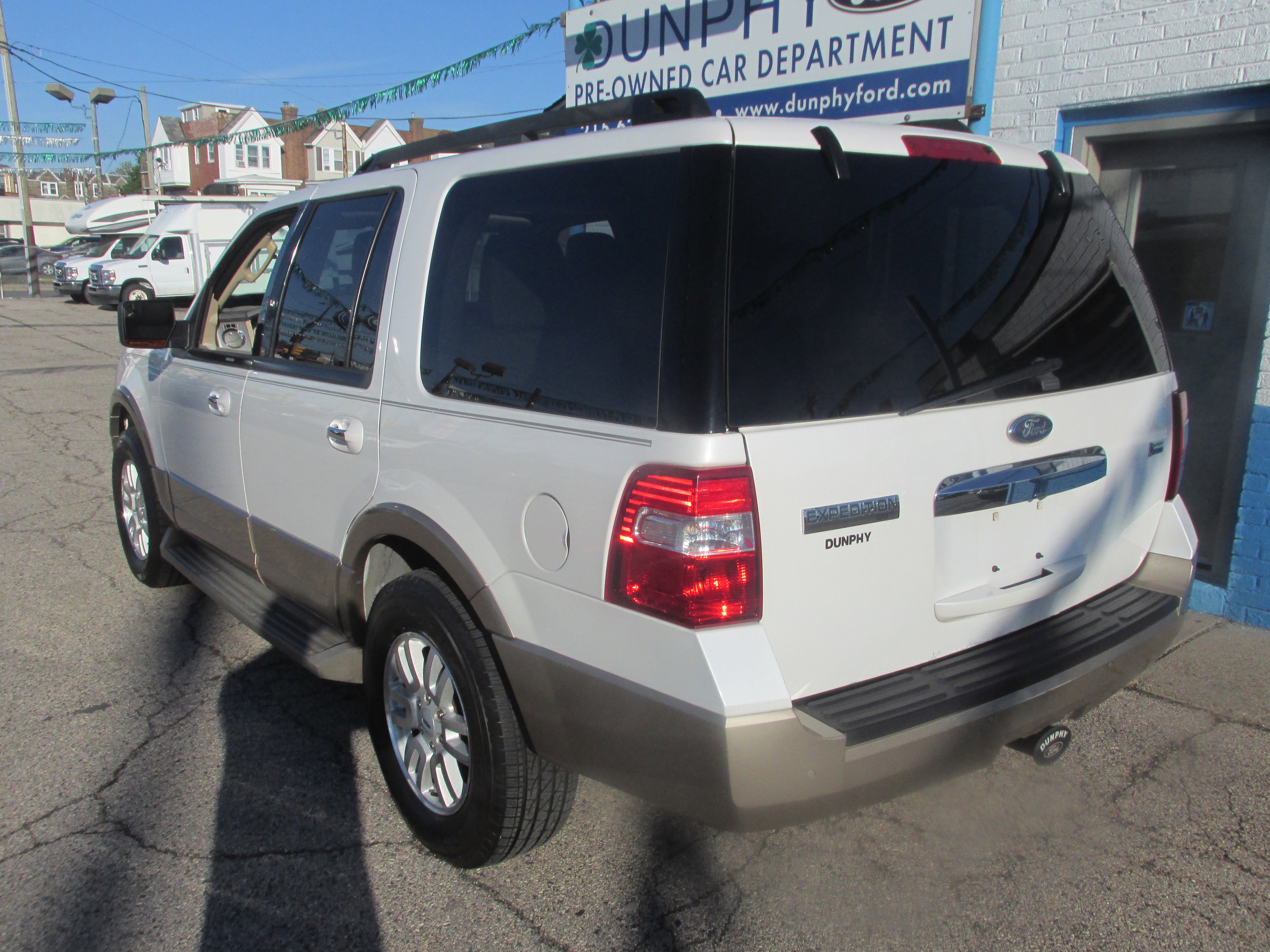 Used 2014 Ford Expedition XLT w/ Equipment Group 202A AWD/4WD image 6