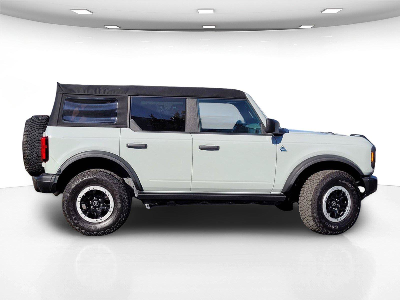 Used 2023 Ford Bronco Black Diamond w/ Sasquatch Package AWD/4WD image 5