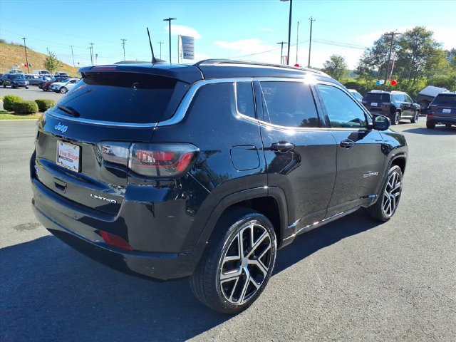 Used 2024 Jeep Compass Limited w/ Elite Group AWD/4WD image 5