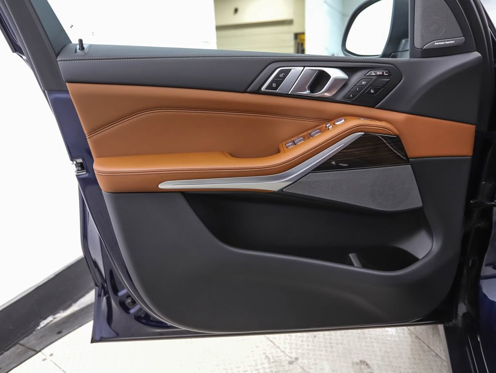 Certified 2024 BMW X7 xDrive40i image 9