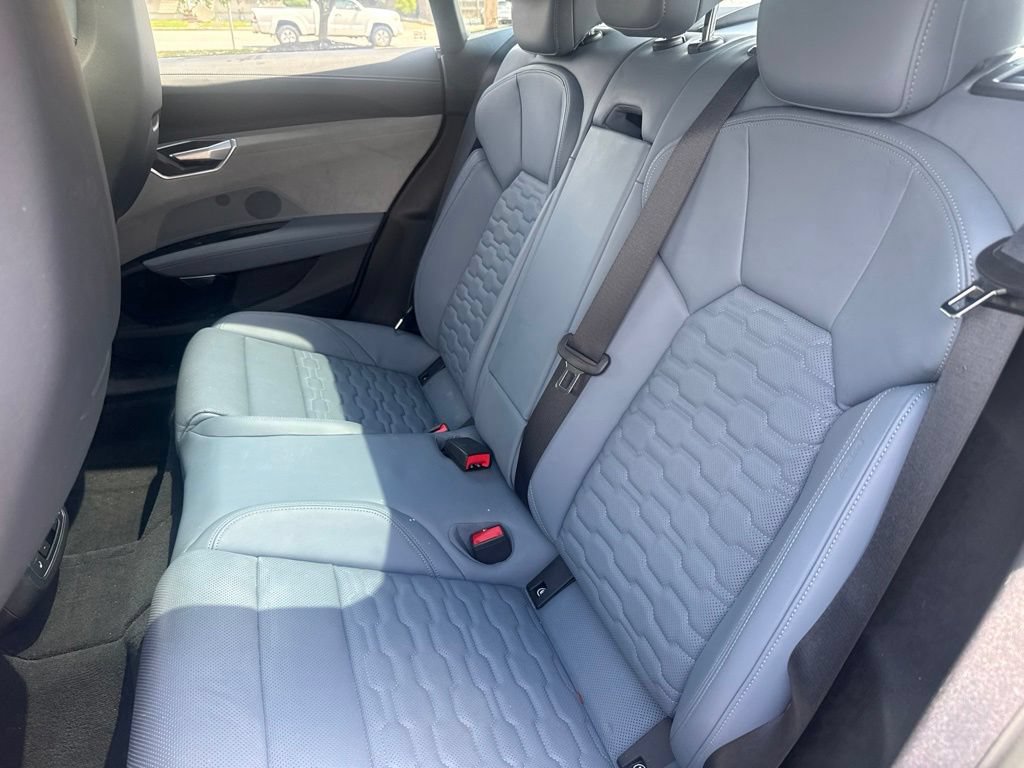 Used 2022 Audi e-tron GT Prestige AWD/4WD image 18