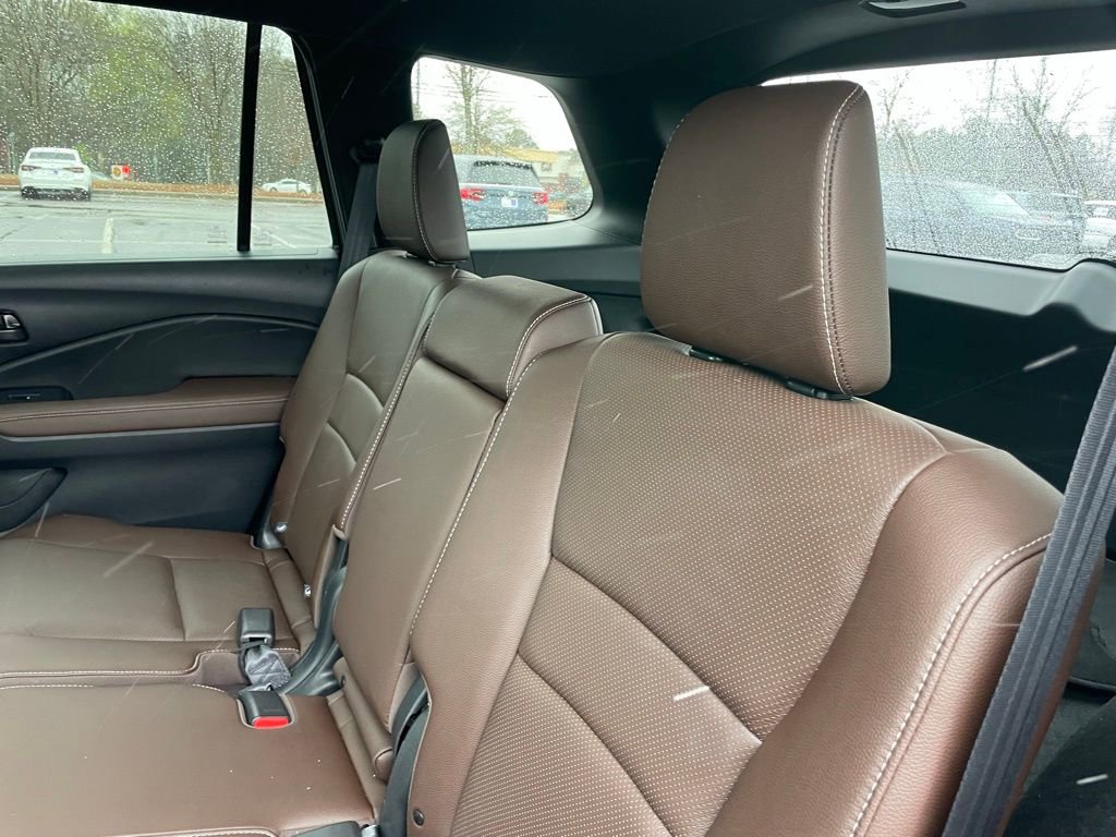 Certified 2025 Honda Passport EX-L image 42