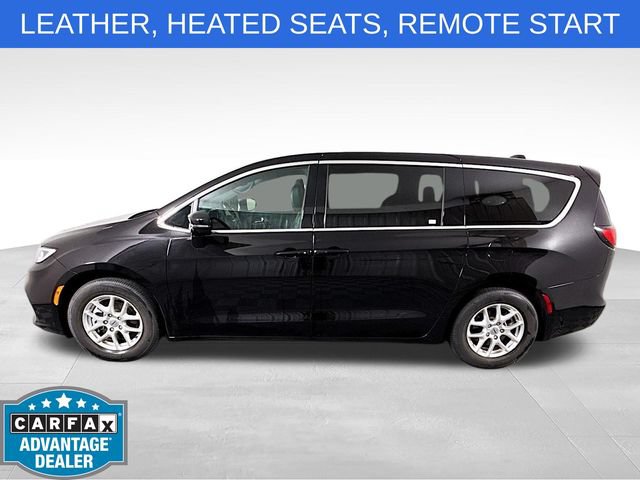 Used 2025 Chrysler Pacifica Select FWD image 4