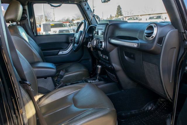 Used 2017 Jeep Wrangler Unlimited Sahara w/ Connectivity Group image 21