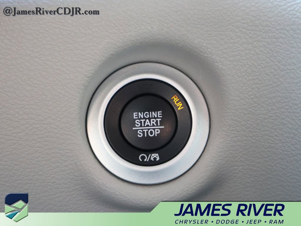 Used 2024 Chrysler Pacifica Touring-L FWD image 31