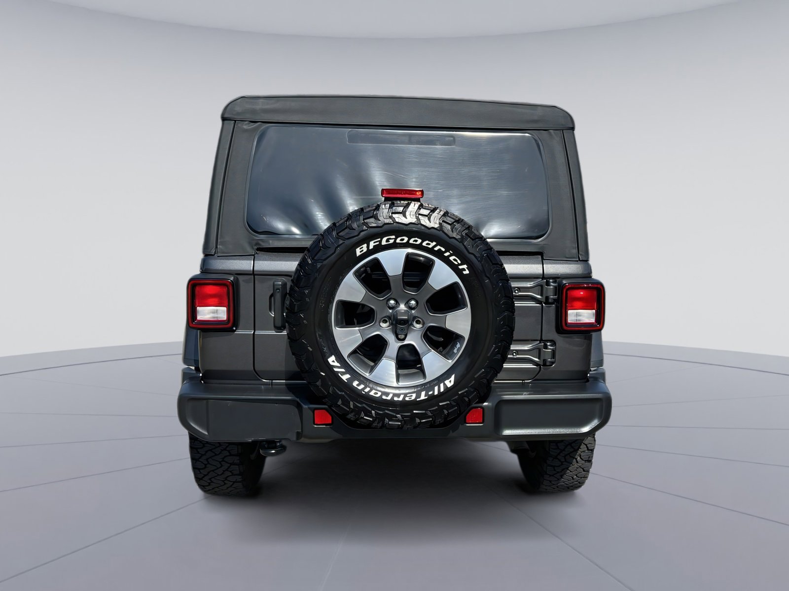 Used 2022 Jeep Wrangler Unlimited Sahara w/ Cold Weather Group image 4