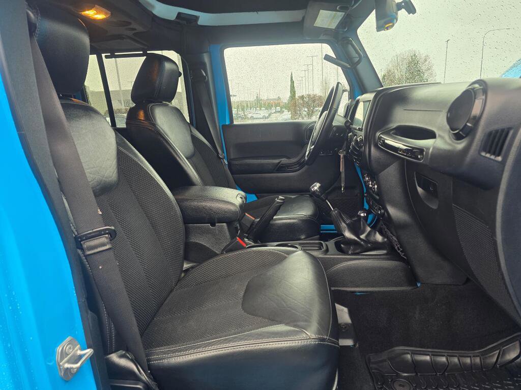 Used 2017 Jeep Wrangler Unlimited Sahara image 29