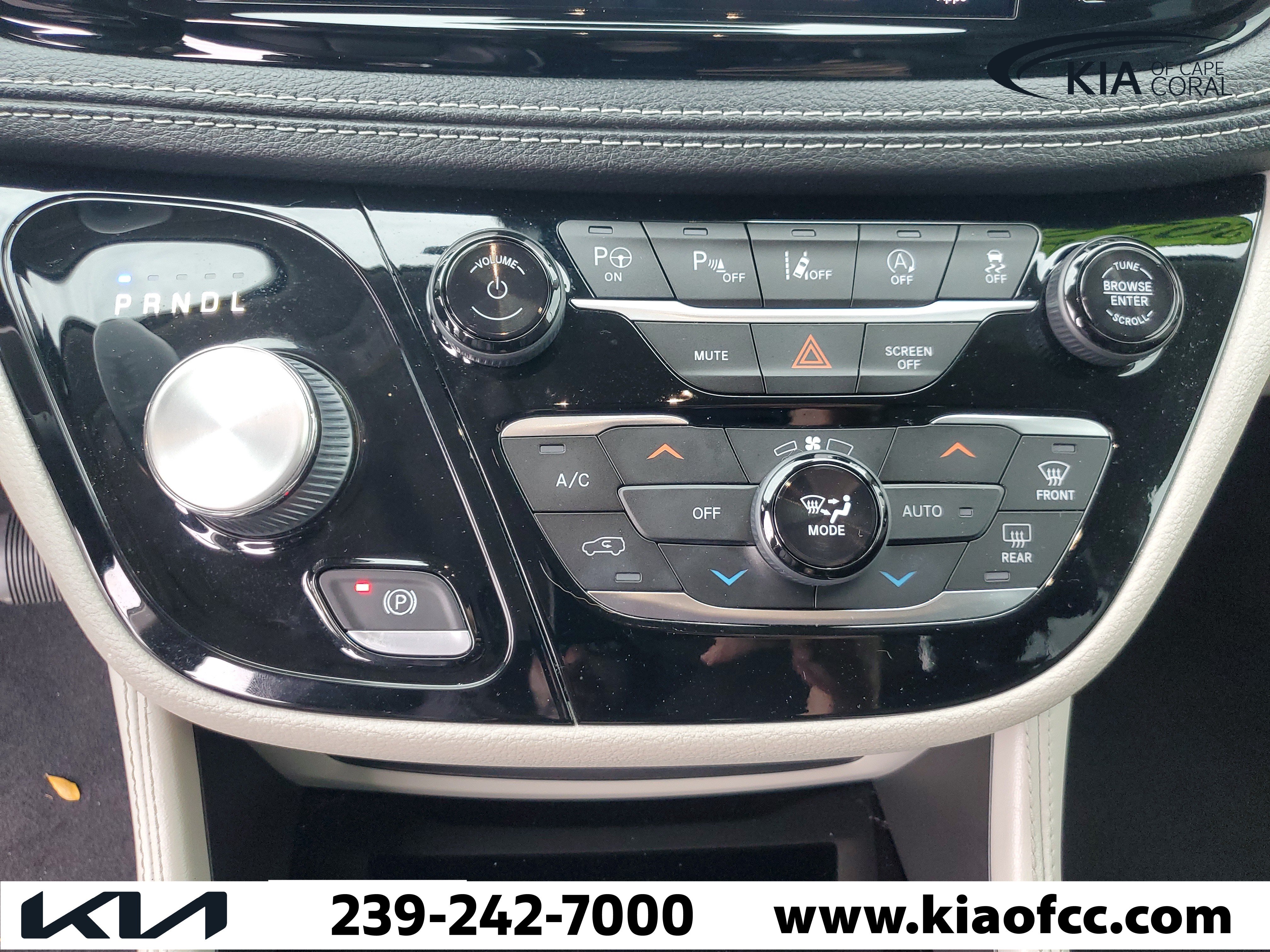 Used 2022 Chrysler Pacifica Limited FWD image 22