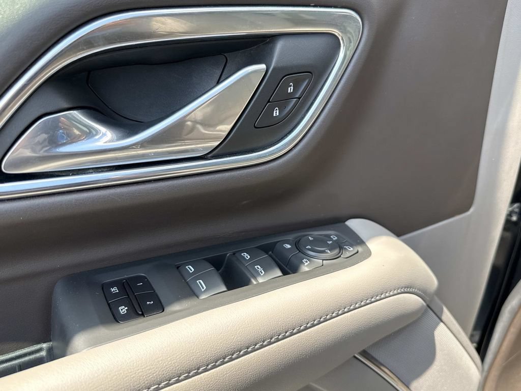 Used 2022 Chevrolet Tahoe Z71 w/ Luxury Package AWD/4WD image 19