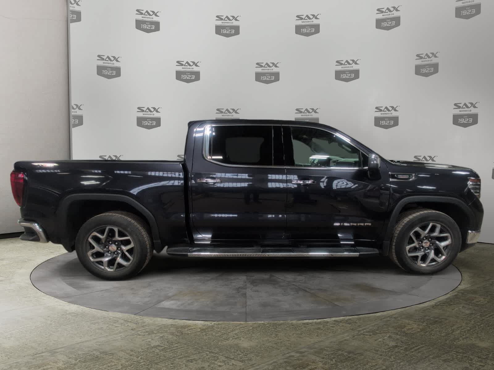 Used 2023 GMC Sierra 1500 SLT w/ SLT Premium Package AWD/4WD image 6